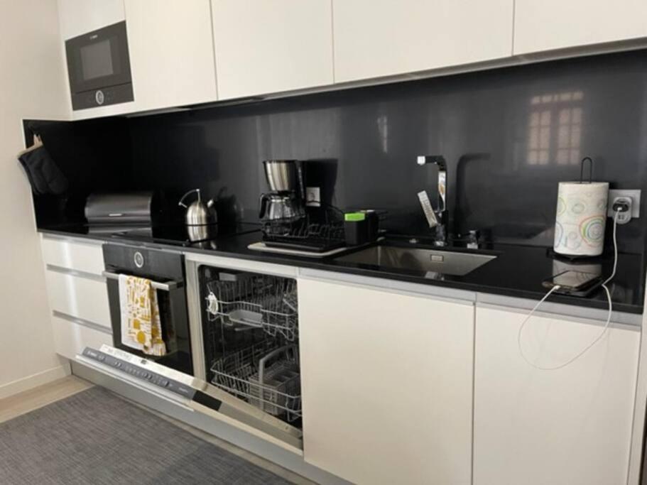 Modern 1 Bedroom City Center Aveiro Apartment Luaran gambar